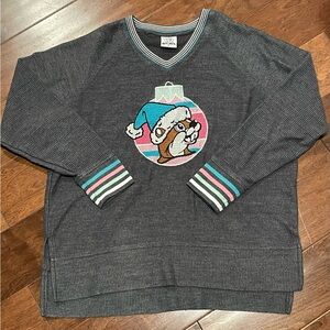 Buc-ee's 🦫 Women’s Christmas Holiday Ornament V-Neck Sweatshirt Small Gray EUC